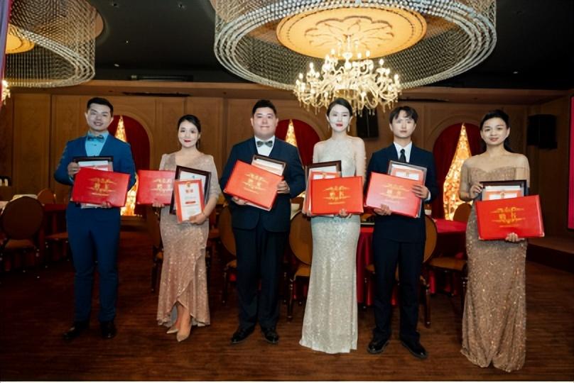 博思花藝婚慶教育，婚慶培訓(xùn)，花藝培訓(xùn)，插花培訓(xùn)，花藝師培訓(xùn)，主持人培訓(xùn)，商務(wù)主持人培訓(xùn)，花店運(yùn)營(yíng)培訓(xùn)，花店全系統(tǒng)營(yíng)銷，小白開花店，小白學(xué)主持，金璽棠婚慶酒店，金璽棠總部，鄭州金麻雀教育科技有限公司