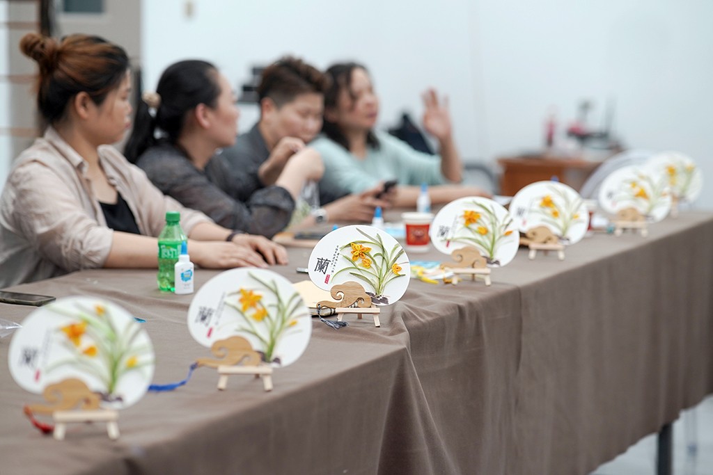 博思花藝婚慶教育，婚慶培訓(xùn)，花藝培訓(xùn)，插花培訓(xùn)，花藝師培訓(xùn)，主持人培訓(xùn)，商務(wù)主持人培訓(xùn)，花店運營培訓(xùn)，花店全系統(tǒng)營銷，小白開花店，小白學(xué)主持，金璽棠婚慶酒店，金璽棠總部，鄭州金麻雀教育科技有限公司