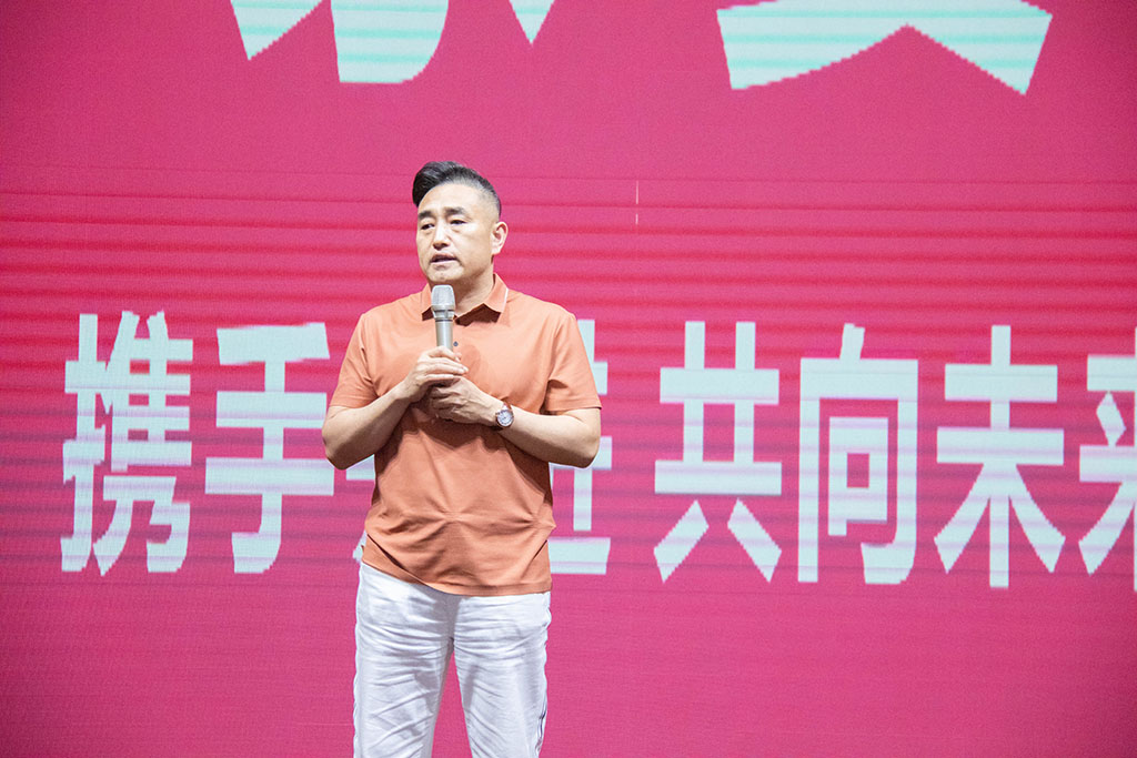博思花藝婚慶教育，婚慶培訓(xùn)，花藝培訓(xùn)，插花培訓(xùn)，花藝師培訓(xùn)，主持人培訓(xùn)，商務(wù)主持人培訓(xùn)，花店運(yùn)營(yíng)培訓(xùn)，花店全系統(tǒng)營(yíng)銷，小白開花店，小白學(xué)主持，金璽棠婚慶酒店，金璽棠總部，鄭州金麻雀教育科技有限公司