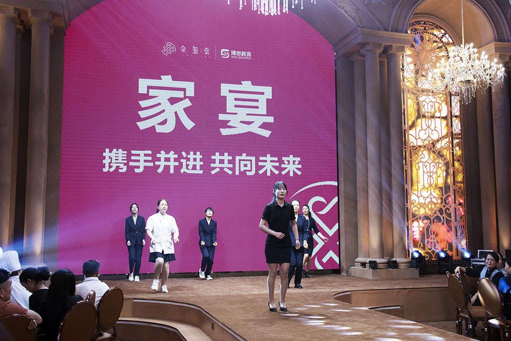 博思花藝婚慶教育，婚慶培訓(xùn)，花藝培訓(xùn)，插花培訓(xùn)，花藝師培訓(xùn)，主持人培訓(xùn)，商務(wù)主持人培訓(xùn)，花店運(yùn)營(yíng)培訓(xùn)，花店全系統(tǒng)營(yíng)銷，小白開花店，小白學(xué)主持，金璽棠婚慶酒店，金璽棠總部，鄭州金麻雀教育科技有限公司