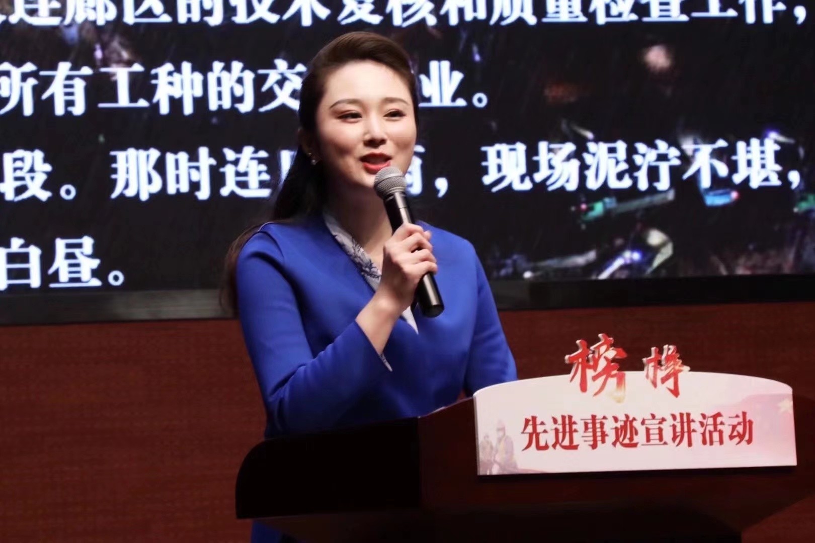 博思花藝婚慶教育，婚慶培訓(xùn)，花藝培訓(xùn)，插花培訓(xùn)，花藝師培訓(xùn)，主持人培訓(xùn)，商務(wù)主持人培訓(xùn)，花店運(yùn)營培訓(xùn)，花店全系統(tǒng)營銷，小白開花店，小白學(xué)主持，金璽棠婚慶酒店，金璽棠總部，鄭州金麻雀教育科技有限公司