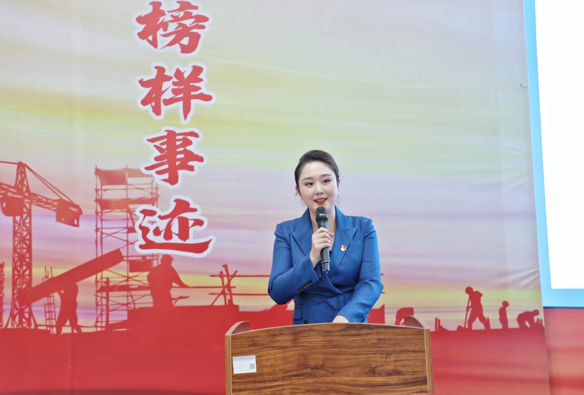 博思花藝婚慶教育，婚慶培訓(xùn)，花藝培訓(xùn)，插花培訓(xùn)，花藝師培訓(xùn)，主持人培訓(xùn)，商務(wù)主持人培訓(xùn)，花店運(yùn)營培訓(xùn)，花店全系統(tǒng)營銷，小白開花店，小白學(xué)主持，金璽棠婚慶酒店，金璽棠總部，鄭州金麻雀教育科技有限公司