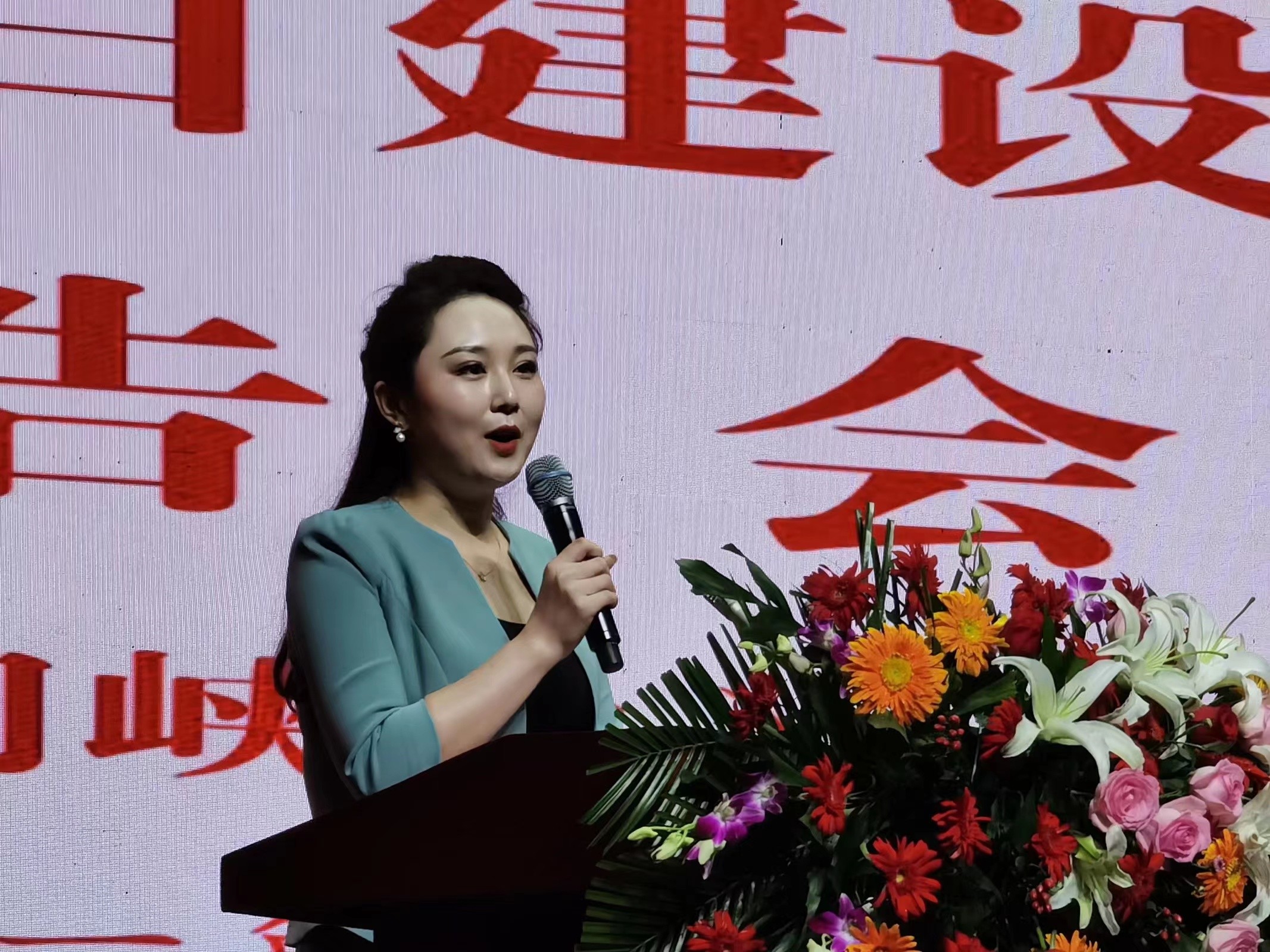 博思花藝婚慶教育，婚慶培訓(xùn)，花藝培訓(xùn)，插花培訓(xùn)，花藝師培訓(xùn)，主持人培訓(xùn)，商務(wù)主持人培訓(xùn)，花店運(yùn)營培訓(xùn)，花店全系統(tǒng)營銷，小白開花店，小白學(xué)主持，金璽棠婚慶酒店，金璽棠總部，鄭州金麻雀教育科技有限公司