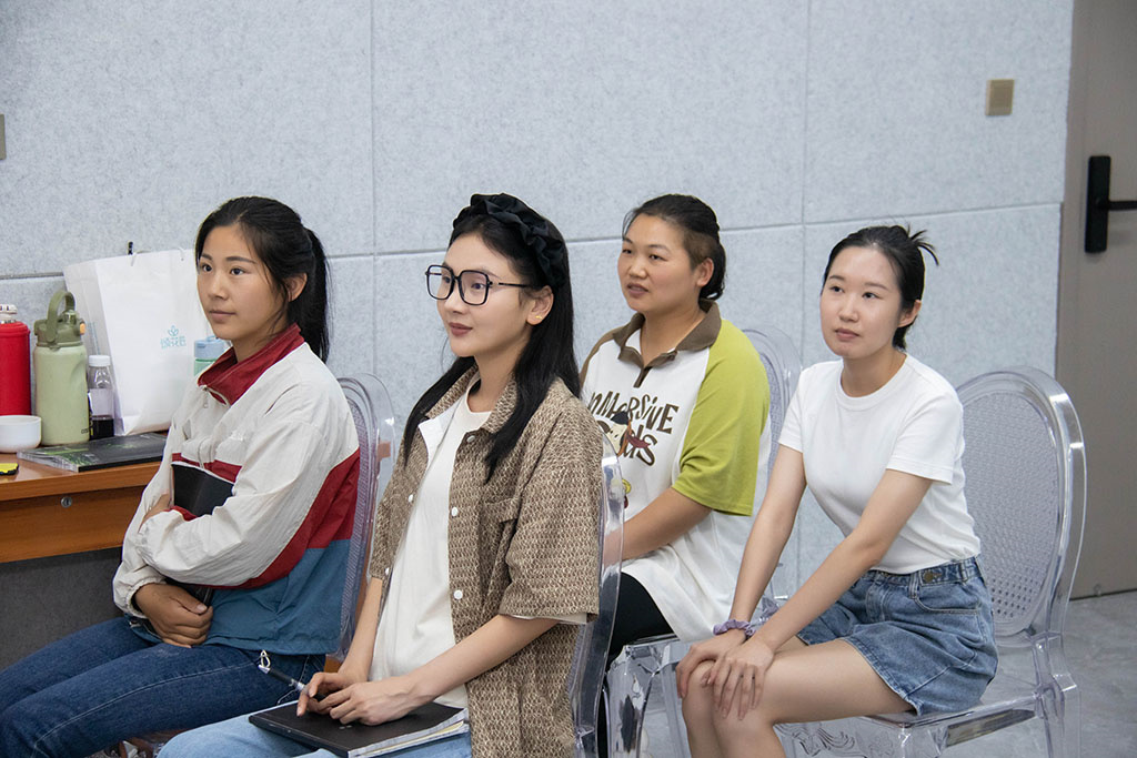 博思花藝婚慶教育，婚慶培訓，花藝培訓，插花培訓，花藝師培訓，主持人培訓，商務主持人培訓，花店運營培訓，花店全系統(tǒng)營銷，小白開花店，小白學主持，金璽棠婚慶酒店，金璽棠總部，鄭州金麻雀教育科技有限公司