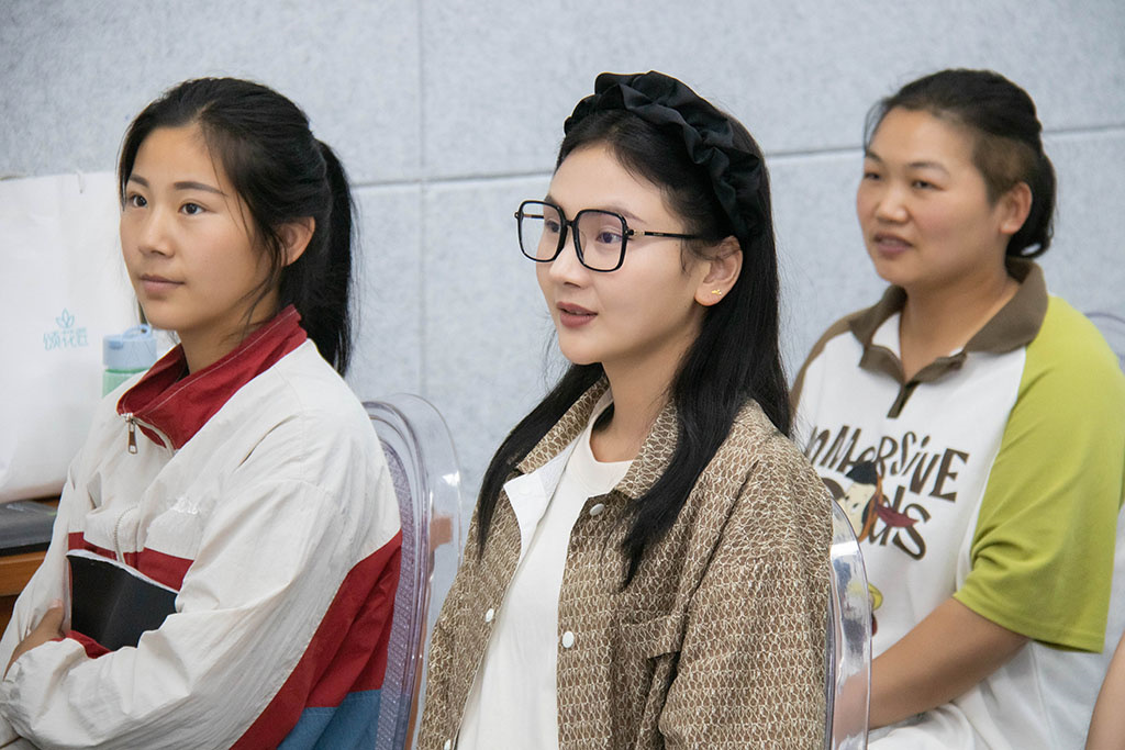 博思花藝婚慶教育，婚慶培訓，花藝培訓，插花培訓，花藝師培訓，主持人培訓，商務主持人培訓，花店運營培訓，花店全系統(tǒng)營銷，小白開花店，小白學主持，金璽棠婚慶酒店，金璽棠總部，鄭州金麻雀教育科技有限公司