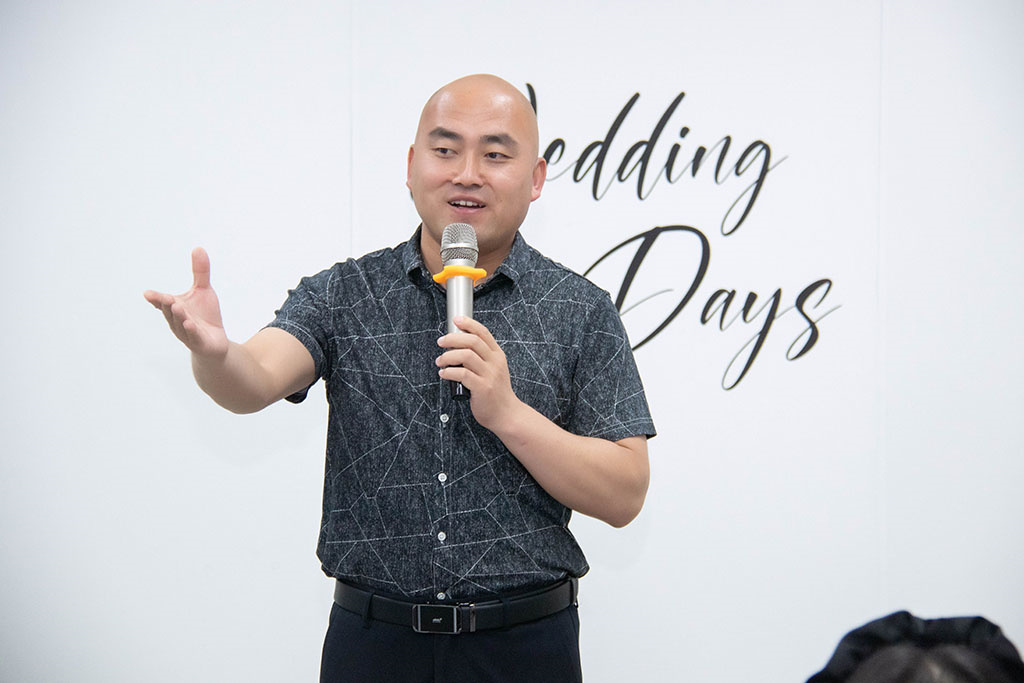 博思花藝婚慶教育，婚慶培訓，花藝培訓，插花培訓，花藝師培訓，主持人培訓，商務主持人培訓，花店運營培訓，花店全系統(tǒng)營銷，小白開花店，小白學主持，金璽棠婚慶酒店，金璽棠總部，鄭州金麻雀教育科技有限公司