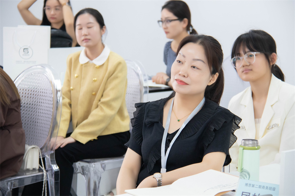 博思花藝婚慶教育，婚慶培訓(xùn)，花藝培訓(xùn)，插花培訓(xùn)，花藝師培訓(xùn)，主持人培訓(xùn)，商務(wù)主持人培訓(xùn)，花店運(yùn)營(yíng)培訓(xùn)，花店全系統(tǒng)營(yíng)銷(xiāo)，小白開(kāi)花店，小白學(xué)主持，金璽棠婚慶酒店，金璽棠總部，鄭州金麻雀教育科技有限公司