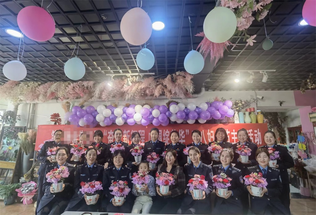 博思花藝婚慶教育，婚慶培訓，花藝培訓，插花培訓，花藝師培訓，主持人培訓，商務主持人培訓，花店運營培訓，花店全系統(tǒng)營銷，小白開花店，小白學主持，金璽棠婚慶酒店，金璽棠總部，鄭州金麻雀教育科技有限公司