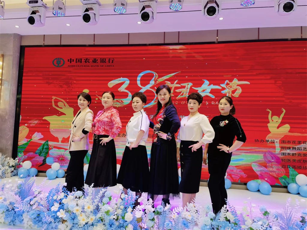 博思花藝婚慶教育，婚慶培訓，花藝培訓，插花培訓，花藝師培訓，主持人培訓，商務主持人培訓，花店運營培訓，花店全系統(tǒng)營銷，小白開花店，小白學主持，金璽棠婚慶酒店，金璽棠總部，鄭州金麻雀教育科技有限公司