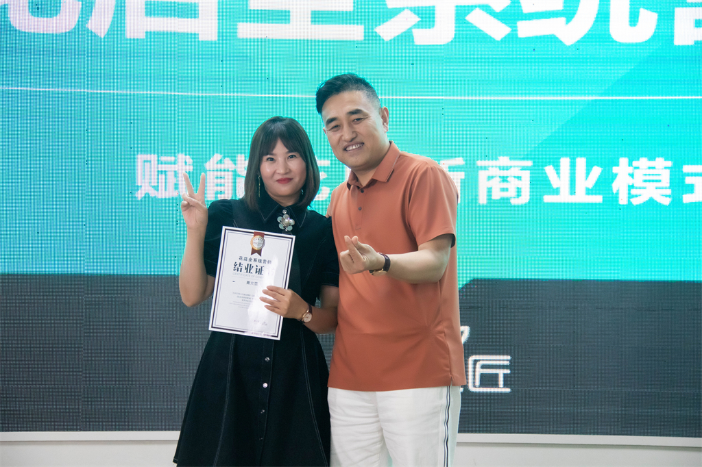 博思花藝婚慶教育，婚慶培訓(xùn)，花藝培訓(xùn)，插花培訓(xùn)，花藝師培訓(xùn)，主持人培訓(xùn)，商務(wù)主持人培訓(xùn)，花店運(yùn)營(yíng)培訓(xùn)，花店全系統(tǒng)營(yíng)銷，小白開花店，小白學(xué)主持，金璽棠婚慶酒店，金璽棠總部，鄭州金麻雀教育科技有限公司