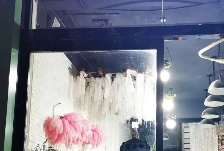 博思花藝婚慶教育，婚慶培訓，花藝培訓，插花培訓，花藝師培訓，主持人培訓，商務主持人培訓，花店運營培訓，花店全系統(tǒng)營銷，小白開花店，小白學主持，金璽棠婚慶酒店，金璽棠總部，鄭州金麻雀教育科技有限公司