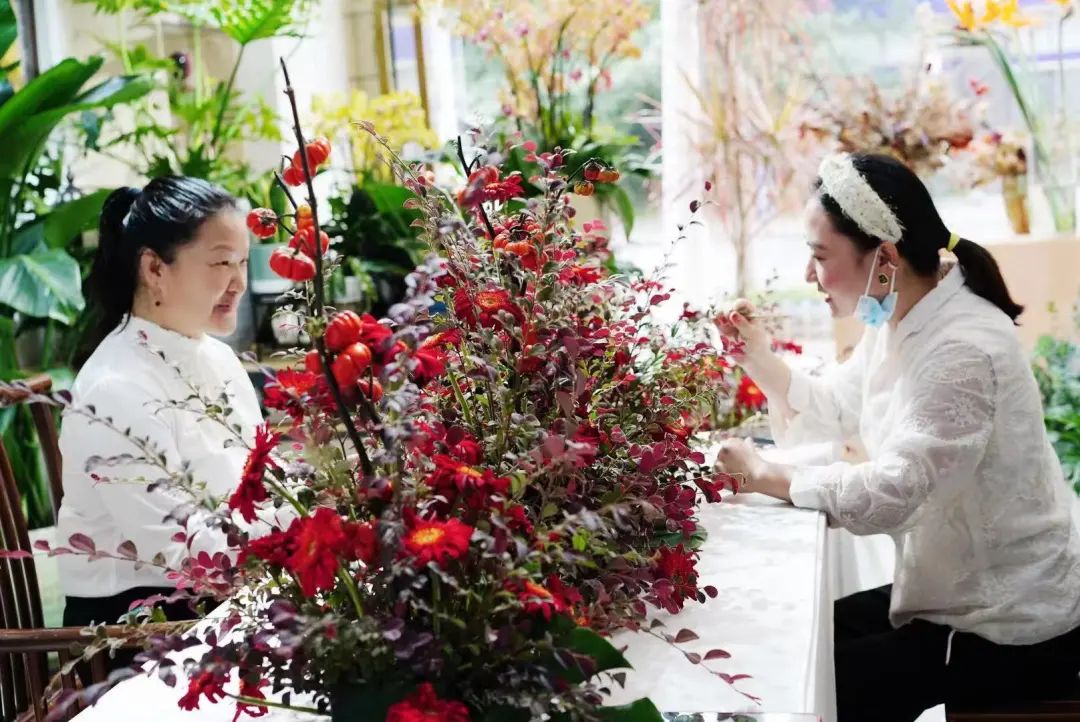 博思花藝婚慶教育，婚慶培訓(xùn)，花藝培訓(xùn)，插花培訓(xùn)，花藝師培訓(xùn)，主持人培訓(xùn)，商務(wù)主持人培訓(xùn)，花店運營培訓(xùn)，花店全系統(tǒng)營銷，小白開花店，小白學(xué)主持，金璽棠婚慶酒店，金璽棠總部，鄭州金麻雀教育科技有限公司