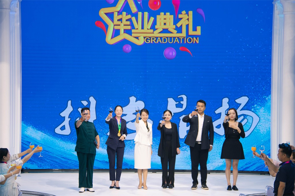 博思花藝婚慶教育，婚慶培訓(xùn)，花藝培訓(xùn)，插花培訓(xùn)，花藝師培訓(xùn)，主持人培訓(xùn)，商務(wù)主持人培訓(xùn)，花店運(yùn)營培訓(xùn)，花店全系統(tǒng)營銷，小白開花店，小白學(xué)主持，金璽棠婚慶酒店，金璽棠總部，鄭州金麻雀教育科技有限公司
