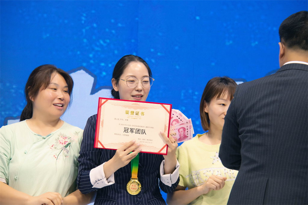 博思花藝婚慶教育，婚慶培訓(xùn)，花藝培訓(xùn)，插花培訓(xùn)，花藝師培訓(xùn)，主持人培訓(xùn)，商務(wù)主持人培訓(xùn)，花店運(yùn)營培訓(xùn)，花店全系統(tǒng)營銷，小白開花店，小白學(xué)主持，金璽棠婚慶酒店，金璽棠總部，鄭州金麻雀教育科技有限公司