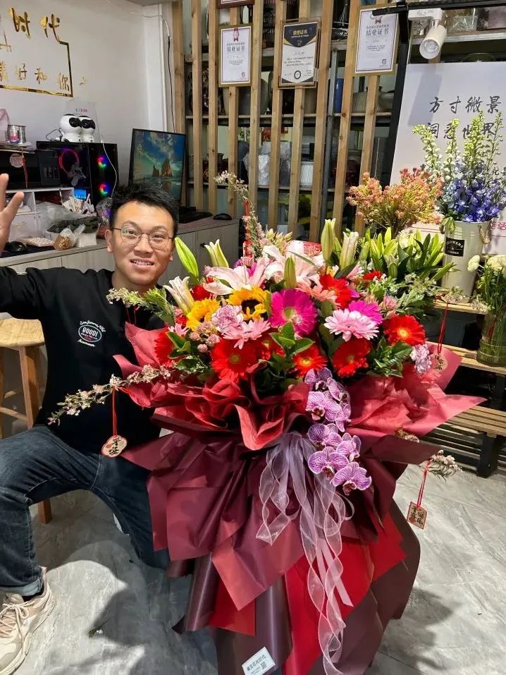 博思花藝婚慶教育，婚慶培訓，花藝培訓，插花培訓，花藝師培訓，主持人培訓，商務(wù)主持人培訓，花店運營培訓，花店全系統(tǒng)營銷，小白開花店，小白學主持，金璽棠婚慶酒店，金璽棠總部，鄭州金麻雀教育科技有限公司