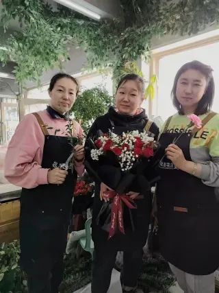 博思花藝婚慶教育，婚慶培訓(xùn)，花藝培訓(xùn)，插花培訓(xùn)，花藝師培訓(xùn)，主持人培訓(xùn)，商務(wù)主持人培訓(xùn)，花店運(yùn)營(yíng)培訓(xùn)，花店全系統(tǒng)營(yíng)銷，小白開花店，小白學(xué)主持，金璽棠婚慶酒店，金璽棠總部，鄭州金麻雀教育科技有限公司
