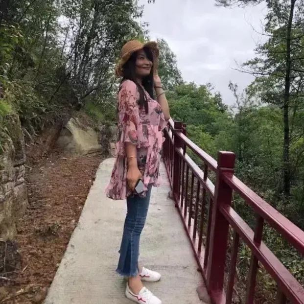 博思花藝婚慶教育，婚慶培訓(xùn)，花藝培訓(xùn)，插花培訓(xùn)，花藝師培訓(xùn)，主持人培訓(xùn)，商務(wù)主持人培訓(xùn)，花店運(yùn)營(yíng)培訓(xùn)，花店全系統(tǒng)營(yíng)銷，小白開(kāi)花店，小白學(xué)主持，金璽棠婚慶酒店，金璽棠總部，鄭州金麻雀教育科技有限公司